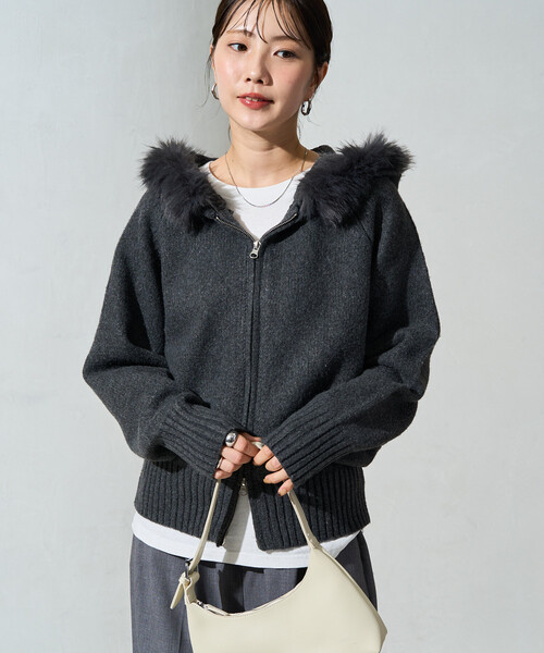 FREAK'S STORE(フリークスストア)の「限定展開 2WAY ファー付き フード Wジップ ニット パーカー(カーディガン/ボレロ・レディース・ブラウン/チャコールグレー/ベージュ・フリ-)」の12枚目の写真