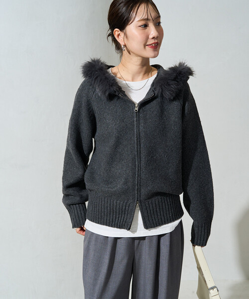 FREAK'S STORE(フリークスストア)の「限定展開 2WAY ファー付き フード Wジップ ニット パーカー(カーディガン/ボレロ・レディース・ブラウン/チャコールグレー/ベージュ・フリ-)」の13枚目の写真