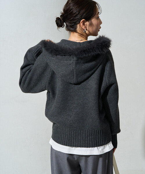 FREAK'S STORE(フリークスストア)の「限定展開 2WAY ファー付き フード Wジップ ニット パーカー(カーディガン/ボレロ・レディース・ブラウン/チャコールグレー/ベージュ・フリ-)」の15枚目の写真