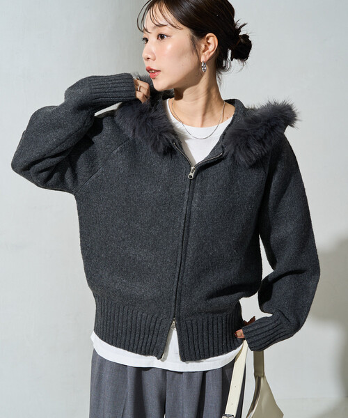 FREAK'S STORE(フリークスストア)の「限定展開 2WAY ファー付き フード Wジップ ニット パーカー(カーディガン/ボレロ・レディース・ブラウン/チャコールグレー/ベージュ・フリ-)」の16枚目の写真