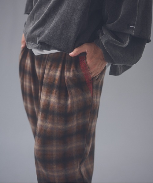 ADAM PATEK(アダムパテック)の「ADAMPATEK/brushed shade ombrecheck easytrouser/チェックパンツ(スラックス・メンズ・ブラウン/グリーン・1/2)」の5枚目の写真