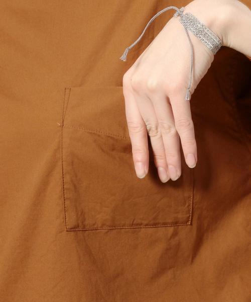 BEAUTY&YOUTH UNITED ARROWS(ビューティーアンドユースユナイテッドアローズ)の「BY コットンタイプライターTEEブラウス ◆(シャツ/ブラウス・レディース・ホワイト/ブラウン/レッド・FREE)」の5枚目の写真