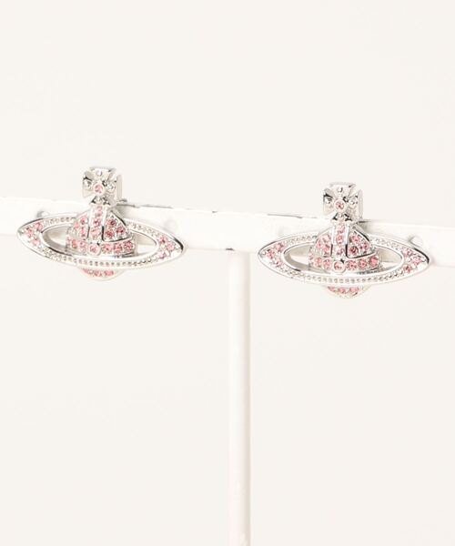 Vivienne Westwood（ヴィヴィアンウエストウッド）の「MINI BAS RELIEF EARRINGS（ピアス（両耳用）・レディース・シルバー/ゴールド系その他/ブラック/ピンクゴールド/パープル/ゴールド系その他2/シルバー系その他/イエロー/ゴールド/シルバー系2/PINK/シルバー×ブルー/シルバー系その他3/ピンク系その他・FREE）」の11枚目の写真