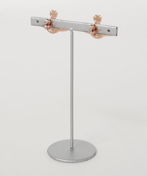 Vivienne Westwood（ヴィヴィアンウエストウッド）の「MINI BAS RELIEF EARRINGS（ピアス（両耳用）・レディース・シルバー/ゴールド系その他/ブラック/ピンクゴールド/パープル/ゴールド系その他2/シルバー系その他/イエロー/ゴールド/シルバー系2/PINK/シルバー×ブルー/シルバー系その他3/ピンク系その他・FREE）」の17枚目の写真