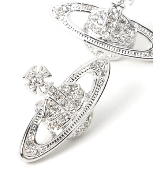 Vivienne Westwood（ヴィヴィアンウエストウッド）の「MINI BAS RELIEF EARRINGS（ピアス（両耳用）・レディース・シルバー/ゴールド系その他/ブラック/ピンクゴールド/パープル/ゴールド系その他2/シルバー系その他/イエロー/ゴールド/シルバー系2/PINK/シルバー×ブルー/シルバー系その他3/ピンク系その他・FREE）」の18枚目の写真