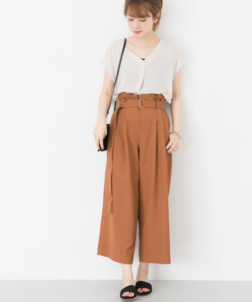 URBAN RESEARCH（アーバンリサーチ）の「ウエストベルトワイドタックパンツ（その他パンツ・レディース・アイボリー/ブラック/ブラウン・36/38）」の9枚目の写真