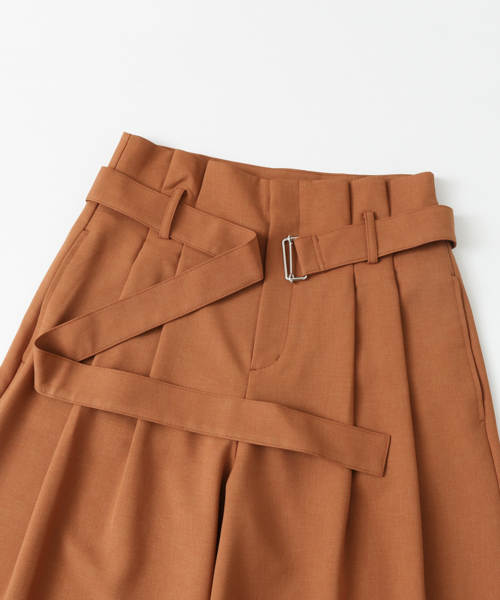 URBAN RESEARCH（アーバンリサーチ）の「ウエストベルトワイドタックパンツ（その他パンツ・レディース・アイボリー/ブラック/ブラウン・36/38）」の14枚目の写真