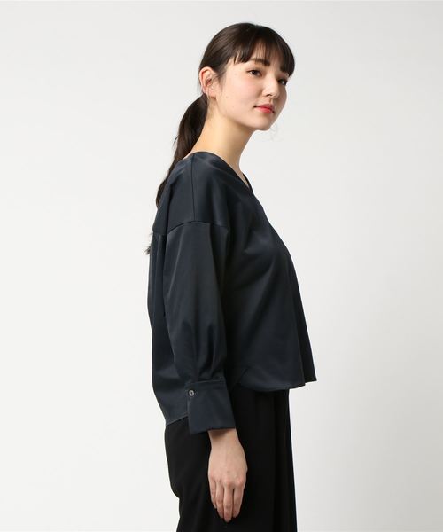 RIVE DROITE（リヴドロワ）の「タスラン　Vネックブラウス（シャツ/ブラウス・レディース・イエロー/ネイビー/ベージュ・1）」の4枚目の写真