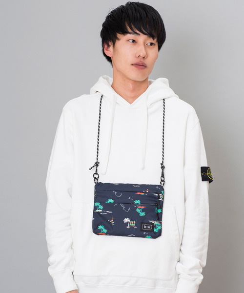 KiU（キウ）の「ウォータープルーフサコッシュWジッパー【1】（ショルダーバッグ・レディース・ブルー系その他/ブラック系その他2/サンドベージュ/インディゴブルー/グリーン/グレー系カモフラージュ・FREE）」の9枚目の写真