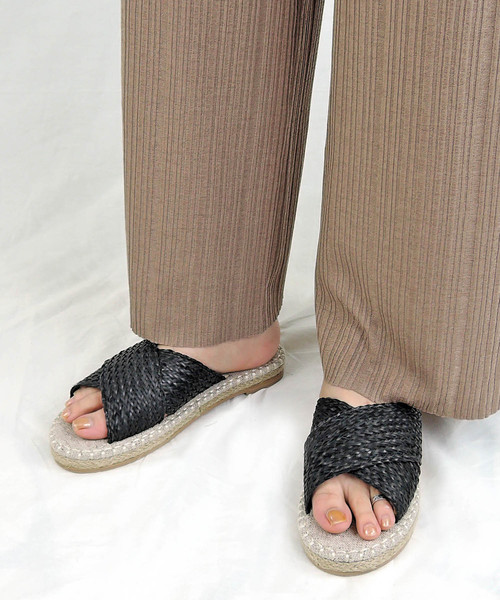 minia（ミニア）の「クロス エスパドリーユ スリッパサンダル [ minia ]（サンダル・レディース・ブラック/ピンク/ターコイズブルー/シルバー/ブラウン/イエロー・S/M/L/LL）」の2枚目の写真