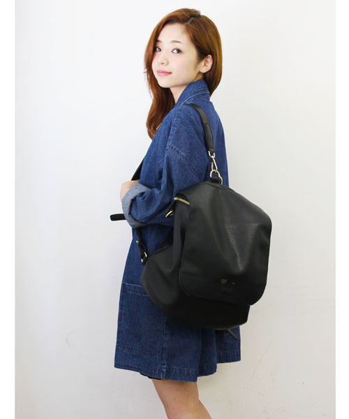 Kastane（カスタネ）の「【Kastane】2WAYリュック（バックパック/リュック・レディース・ブラック/グリーン/キャメル/ワインレッド/ブラック系その他/グリーン系その他/ブラック×ブラック・FREE）」の4枚目の写真