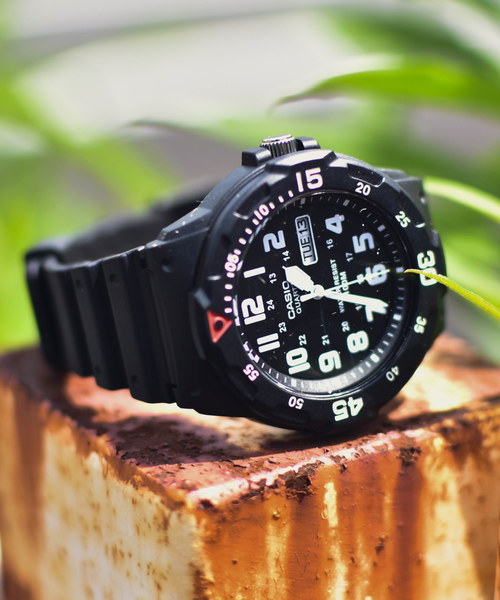 CASIO(カシオ)の「【60】【CASIO(カシオ)】ダイバーアナログ 腕時計(アナログ腕時計・メンズ・ブラック/レッド/オレンジ/ホワイト系その他/ブルー/ブラック系その他/ホワイト/ネイビー/ライトグリーン/ブラック系その他2/ホワイト系その他2/アーミー/ブラウン/イエロー系その他/イエロー/カーキ/ブルー系その他/ブラック系その他3・FREE)」の4枚目の写真