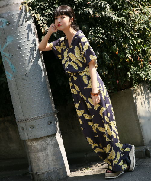 LOWRYS FARM(ローリーズファーム)の「カイキンオールインワン 833997(つなぎ/オールインワン・レディース・アイボリー/ネイビー・FREE)」の2枚目の写真