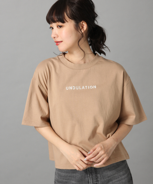 LOWRYS FARM（ローリーズファーム）の「チビロゴＴＥＥ　837987（Tシャツ/カットソー・レディース・ブラック/ベージュ/オフホワイト/パープル・FREE）」の4枚目の写真