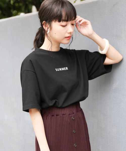 LOWRYS FARM（ローリーズファーム）の「チビロゴＴＥＥ　837987（Tシャツ/カットソー・レディース・ブラック/ベージュ/オフホワイト/パープル・FREE）」の3枚目の写真