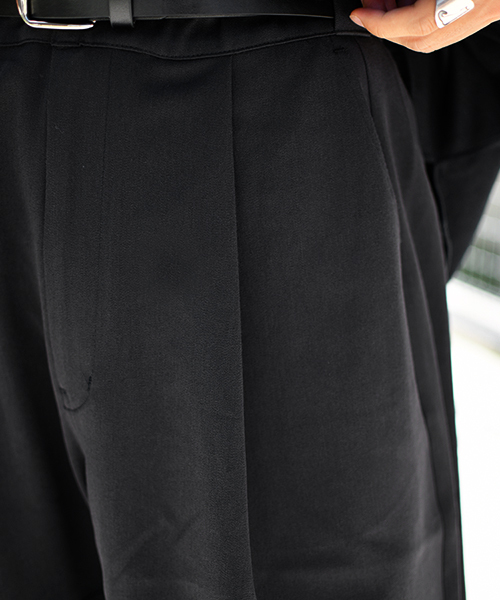 kutir（クティール）の「1タック切り替えワイドパンツ（その他パンツ・メンズ・ブラック/ベージュ/ボルドー・SMALL/MEDIUM/LARGE）」の11枚目の写真