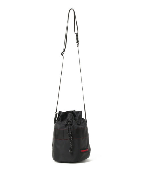 BEAMS BOY（ビームスボーイ）の「BRIEFING × BEAMS BOY / 別注 DRAWSTRING BAG（ショルダーバッグ・レディース・ブラック/オリーブ・ONE SIZE）」の7枚目の写真