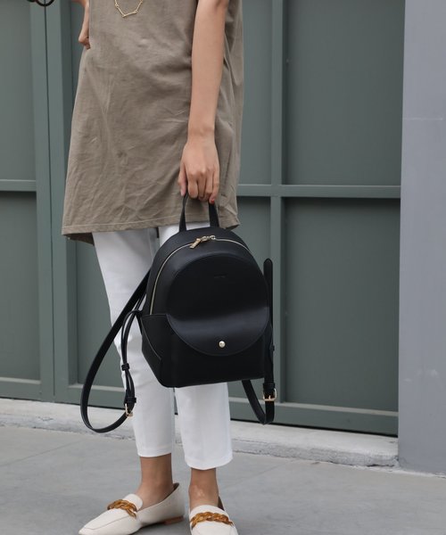 Ungrid（アングリッド）の「【Ungrid/アングリッド】　スムースシンプルリュック（バックパック/リュック・レディース・ブラック/アイボリー/キャメル/ダークブラウン/ワイン/カーキ/ベージュ系その他/ベージュ/オリーブ/レッド/スモークピンク/ダークベージュ/ブルー系その他・FREE）」の17枚目の写真