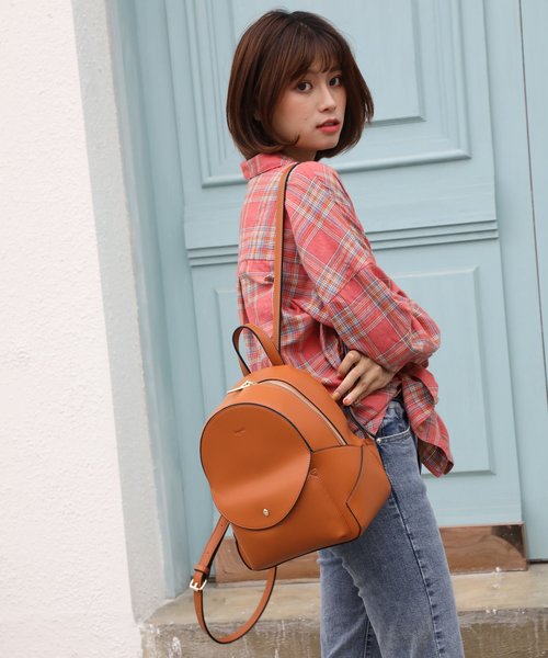 Ungrid（アングリッド）の「【Ungrid/アングリッド】　スムースシンプルリュック（バックパック/リュック・レディース・ブラック/アイボリー/キャメル/ダークブラウン/ワイン/カーキ/ベージュ系その他/ベージュ/オリーブ/レッド/スモークピンク/ダークベージュ/ブルー系その他・FREE）」の18枚目の写真