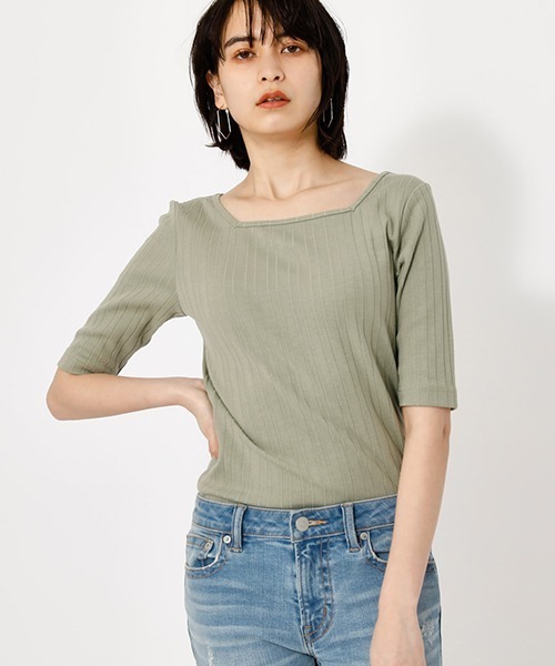 AZUL by moussy（アズールバイマウジー）の「2WAY RIB CUT TOPS/2WAYリブカットトップス【MOOK52掲載 90455】（Tシャツ/カットソー・レディース・ライトパープル/ブラック/ホワイト系その他/オフホワイト/ライトカーキ・LARGE/SMALL/MEDIUM）」の5枚目の写真