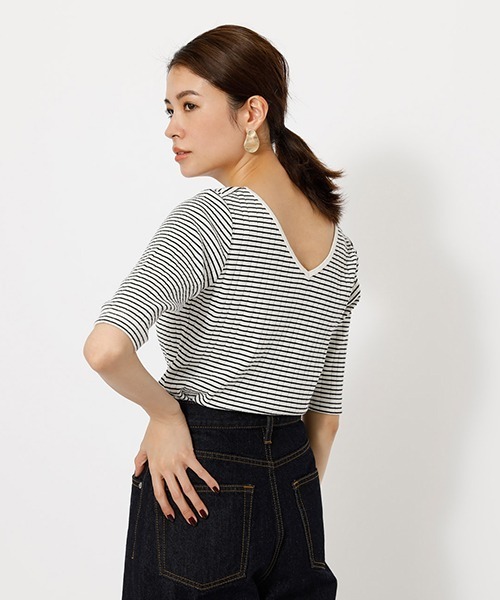 AZUL by moussy（アズールバイマウジー）の「2WAY RIB CUT TOPS/2WAYリブカットトップス【MOOK52掲載 90455】（Tシャツ/カットソー・レディース・ライトパープル/ブラック/ホワイト系その他/オフホワイト/ライトカーキ・LARGE/SMALL/MEDIUM）」の3枚目の写真