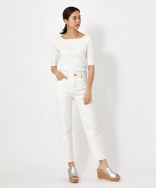 AZUL by moussy（アズールバイマウジー）の「2WAY RIB CUT TOPS/2WAYリブカットトップス【MOOK52掲載 90455】（Tシャツ/カットソー・レディース・ライトパープル/ブラック/ホワイト系その他/オフホワイト/ライトカーキ・LARGE/SMALL/MEDIUM）」の7枚目の写真