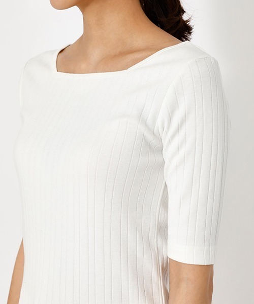 AZUL by moussy（アズールバイマウジー）の「2WAY RIB CUT TOPS/2WAYリブカットトップス【MOOK52掲載 90455】（Tシャツ/カットソー・レディース・ライトパープル/ブラック/ホワイト系その他/オフホワイト/ライトカーキ・LARGE/SMALL/MEDIUM）」の11枚目の写真
