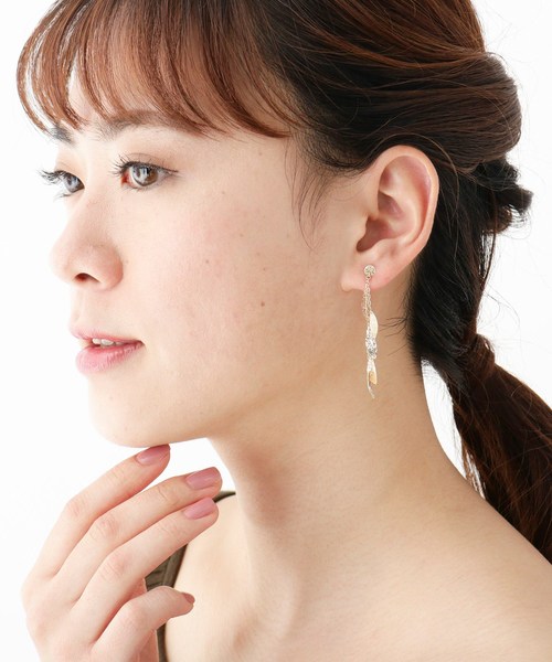 COCOSHNIK(ココシュニック)の「K10テクスチャープレート マーキース フリンジ スタッドピアス(ピアス(両耳用)・レディース・ホワイト系その他7・00)」の9枚目の写真