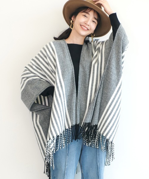 coca（coca）（コカ）の「マルチウェイ無地・柄選べるストールポンチョ（ストール/ショール・レディース・ダークベージュ/ブラック/B/A・ONE SIZE）」の4枚目の写真