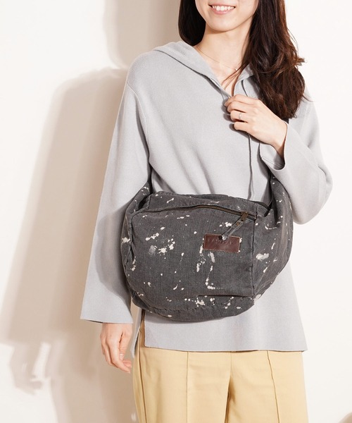 sankyo shokai（サンキョウショウカイ）の「['EASTPAK(R)]ボディバッグデニム生地（メッセンジャーバッグ・レディース・ブラック/ブルー・FREE）」の2枚目の写真