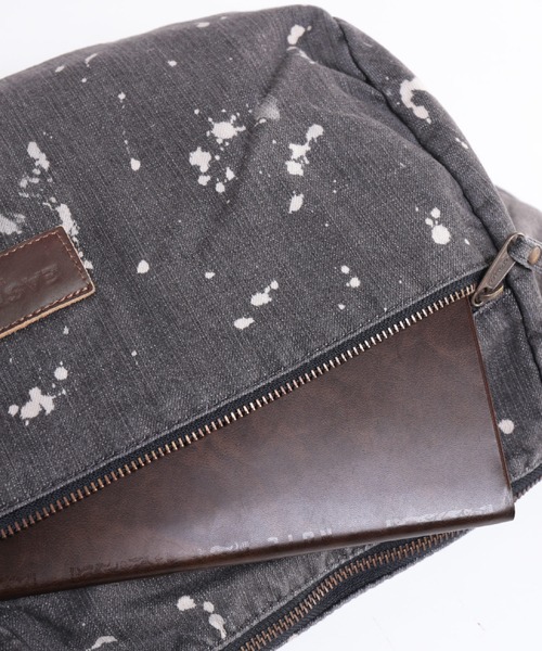 sankyo shokai（サンキョウショウカイ）の「['EASTPAK(R)]ボディバッグデニム生地（メッセンジャーバッグ・レディース・ブラック/ブルー・FREE）」の8枚目の写真