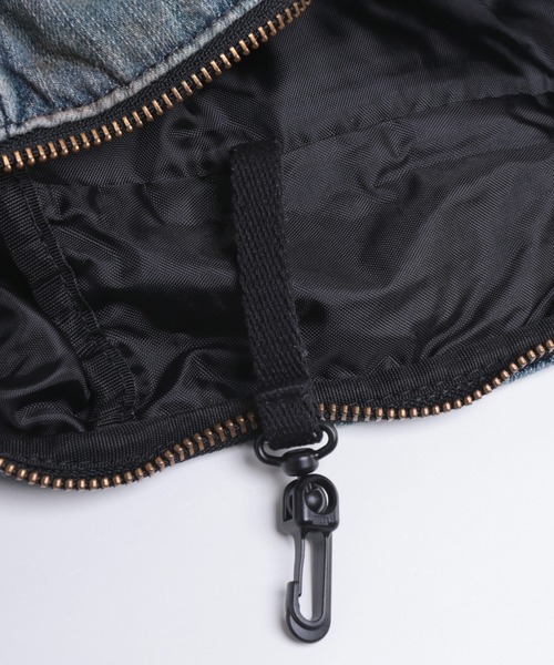 sankyo shokai（サンキョウショウカイ）の「['EASTPAK(R)]ボディバッグデニム生地（メッセンジャーバッグ・レディース・ブラック/ブルー・FREE）」の12枚目の写真