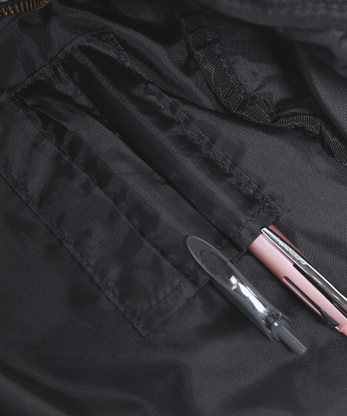sankyo shokai（サンキョウショウカイ）の「['EASTPAK(R)]ボディバッグデニム生地（メッセンジャーバッグ・レディース・ブラック/ブルー・FREE）」の13枚目の写真