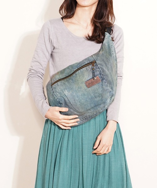sankyo shokai（サンキョウショウカイ）の「['EASTPAK(R)]ボディバッグデニム生地（メッセンジャーバッグ・レディース・ブラック/ブルー・FREE）」の15枚目の写真