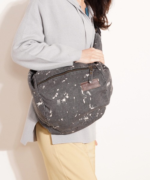 sankyo shokai（サンキョウショウカイ）の「['EASTPAK(R)]ボディバッグデニム生地（メッセンジャーバッグ・レディース・ブラック/ブルー・FREE）」の17枚目の写真