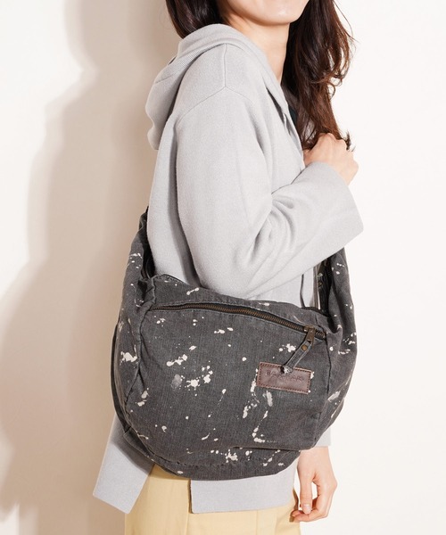 sankyo shokai（サンキョウショウカイ）の「['EASTPAK(R)]ボディバッグデニム生地（メッセンジャーバッグ・レディース・ブラック/ブルー・FREE）」の18枚目の写真
