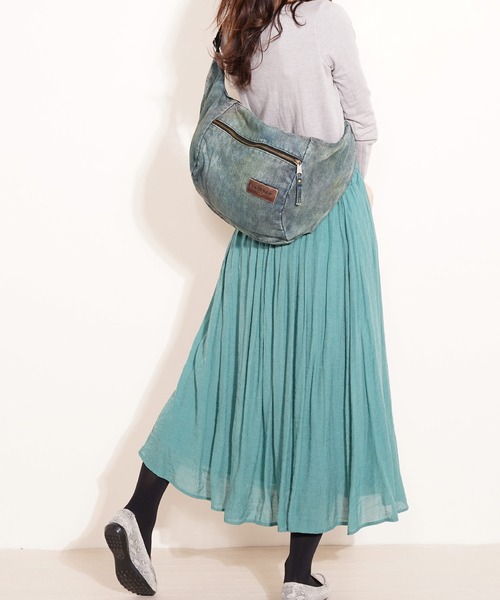 sankyo shokai（サンキョウショウカイ）の「['EASTPAK(R)]ボディバッグデニム生地（メッセンジャーバッグ・レディース・ブラック/ブルー・FREE）」の16枚目の写真