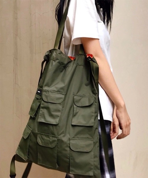 WESTBOY(ウエストボーイ)の「【WB ORIGINALS】Two-way Nylon Bag With Lots Of Pockets WO21SB04BG(バックパック/リュック・メンズ・ブラック/グリーン・FREE)」の11枚目の写真