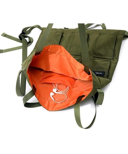 WESTBOY(ウエストボーイ)の「【WB ORIGINALS】Two-way Nylon Bag With Lots Of Pockets WO21SB04BG(バックパック/リュック・メンズ・ブラック/グリーン・FREE)」の6枚目の写真