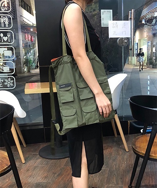 WESTBOY(ウエストボーイ)の「【WB ORIGINALS】Two-way Nylon Bag With Lots Of Pockets WO21SB04BG(バックパック/リュック・メンズ・ブラック/グリーン・FREE)」の9枚目の写真