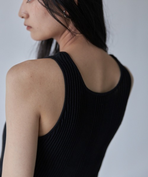 Solace（ソレイス）の「ニットアシメランダムリブタンクトップ/前後2WAY（タンクトップ・レディース・サックスブルー/ブラック/モカ・FREE）」の4枚目の写真