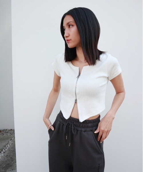 FIG&VIPER(フィグアンドバイパー)の「ZIPデザインリブT(Tシャツ/カットソー・レディース・ホワイト/ブラック/ベージュ・FREE)」の4枚目の写真