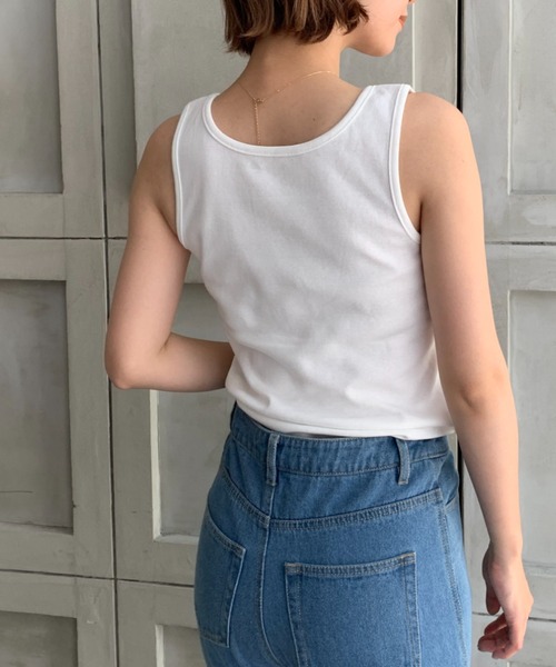 moment+(モーメントプラス)の「綿100%フライス.スクエアネックタンクトップ(タンクトップ・レディース・ブラック/ベージュ/オフホワイト/ライトグリーン/モカ/杢グレー/イエロー×グリーン/ナチュラル/クリアグリーン/オレンジ/ターコイズブルー/ホワイト系その他・M/L)」の16枚目の写真