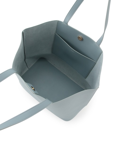 SALON adam et rope'（サロン アダム エ ロペ）の「[ご好評につき追加決定！軽量・大容量・A4対応]フェイクレザートートバッグ（トートバッグ・レディース・オフホワイト/ブラック/ダークブラウン/サックスブルー・FREE）」の9枚目の写真