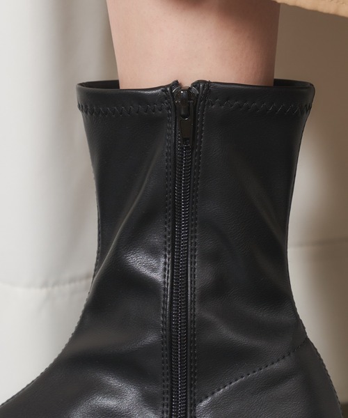 MIIA（ミーア）の「厚底ショートブーツ（ブーツ・レディース・オフホワイト/ブラック・MEDIUM/LARGE）」の4枚目の写真