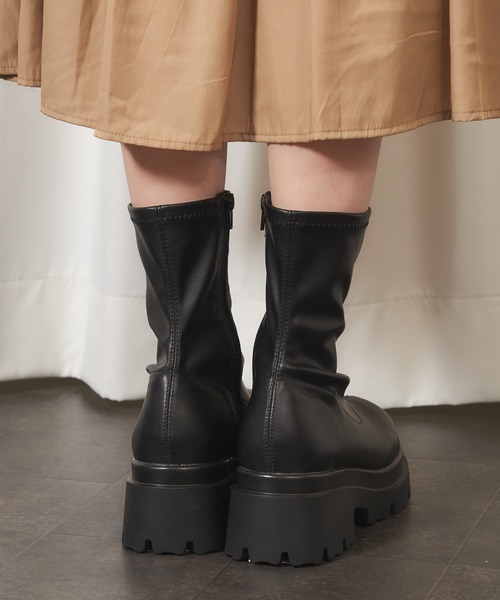 MIIA（ミーア）の「厚底ショートブーツ（ブーツ・レディース・オフホワイト/ブラック・MEDIUM/LARGE）」の5枚目の写真