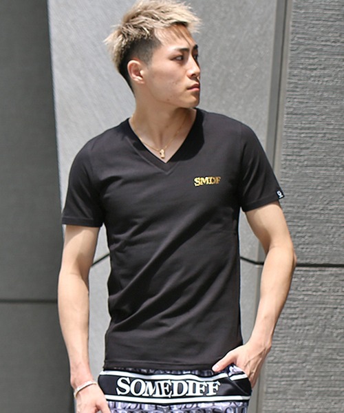 SOMEDIFF(サムディフ)の「【SOMEDIFF】SMDFラインストーンタイトシルエットVネック半袖Tシャツ(Tシャツ/カットソー・メンズ・ホワイト/ブラック/ホワイト×ブルー/ブラック×ゴールド・M/L/XL/XXL)」の16枚目の写真