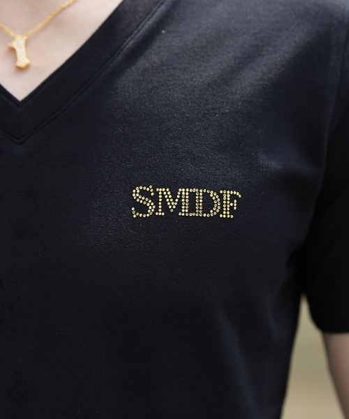 SOMEDIFF(サムディフ)の「【SOMEDIFF】SMDFラインストーンタイトシルエットVネック半袖Tシャツ(Tシャツ/カットソー・メンズ・ホワイト/ブラック/ホワイト×ブルー/ブラック×ゴールド・M/L/XL/XXL)」の5枚目の写真