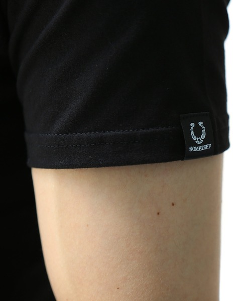 SOMEDIFF(サムディフ)の「【SOMEDIFF】SMDFラインストーンタイトシルエットVネック半袖Tシャツ(Tシャツ/カットソー・メンズ・ホワイト/ブラック/ホワイト×ブルー/ブラック×ゴールド・M/L/XL/XXL)」の8枚目の写真