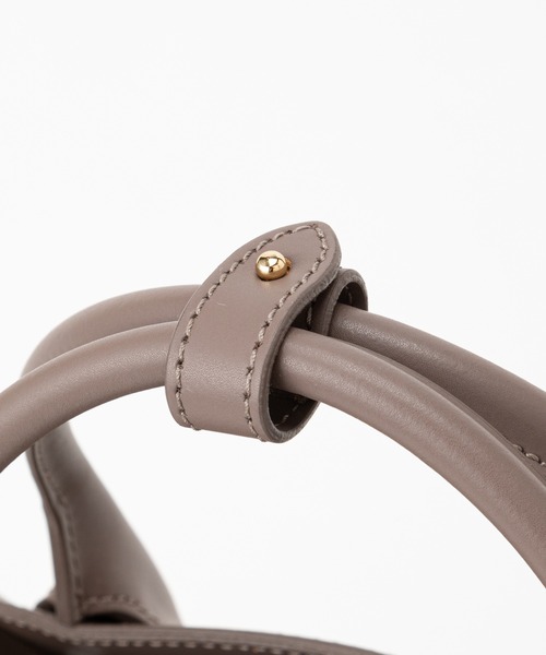 IACUCCI(イアクッチ)の「ベラール M BOXATINO/RUGA ≪CLASSIC COLLECTION≫(トートバッグ・レディース・ブラック/ダークブラウン/グレイッシュベージュ・FREE)」の11枚目の写真